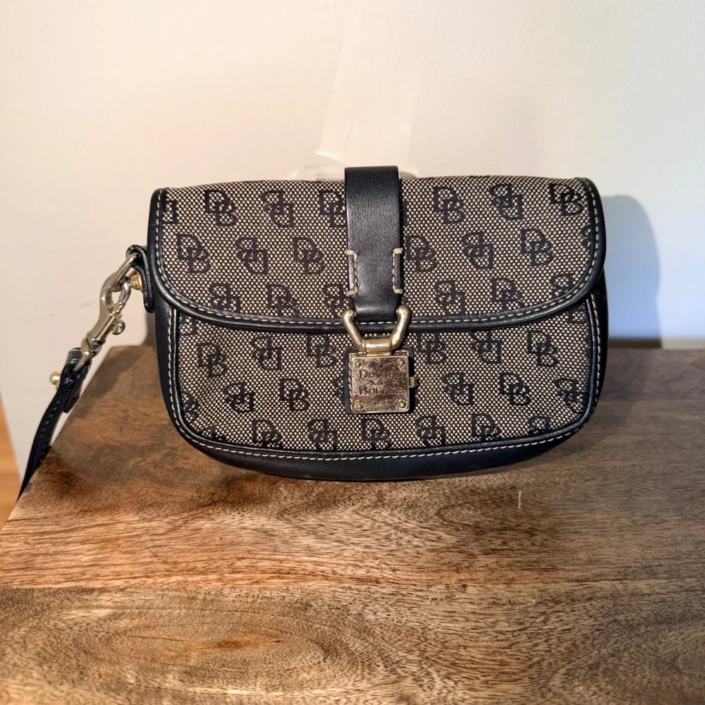 Dooney & Bourke brand dooney